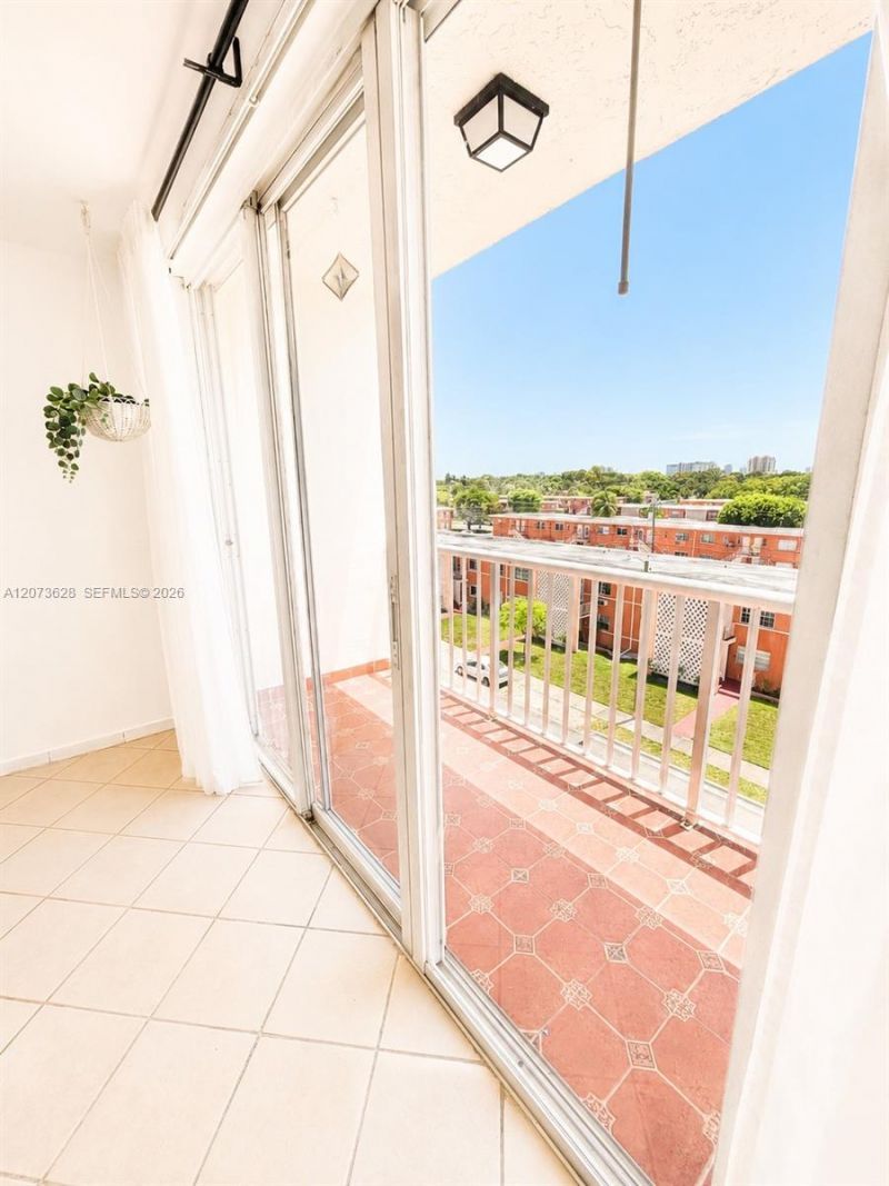 3551 SW 9th Ter, Unit 502, Miami, FL 33135 Photo