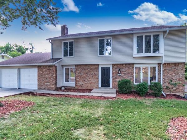 477 Ironwood Drive, Ballwin, MO 63011