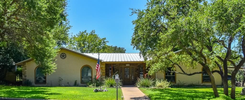 1115 W 12th Street, Brady, TX 76825 Main Photo