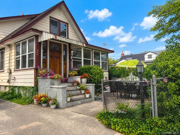305 Bayville Avenue , Bayville, NY 11709