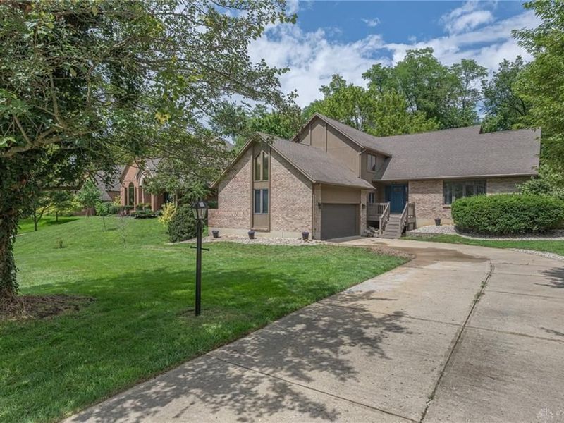 1828 W Tamarron Court, Springboro, OH 45066 Photo 2