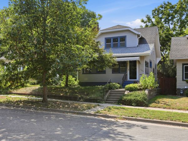789 Fairview Avenue N, Saint Paul, MN 55104