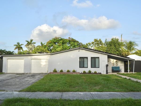 16101 SW 98th Avenue, Miami, FL 33157
