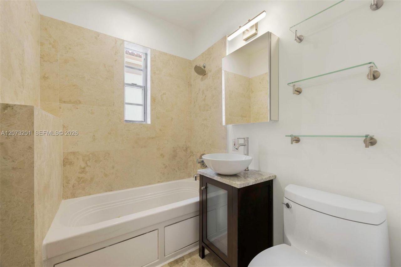 3915 N Meridian Ave , Unit 201, Miami Beach, FL 33140 Photo