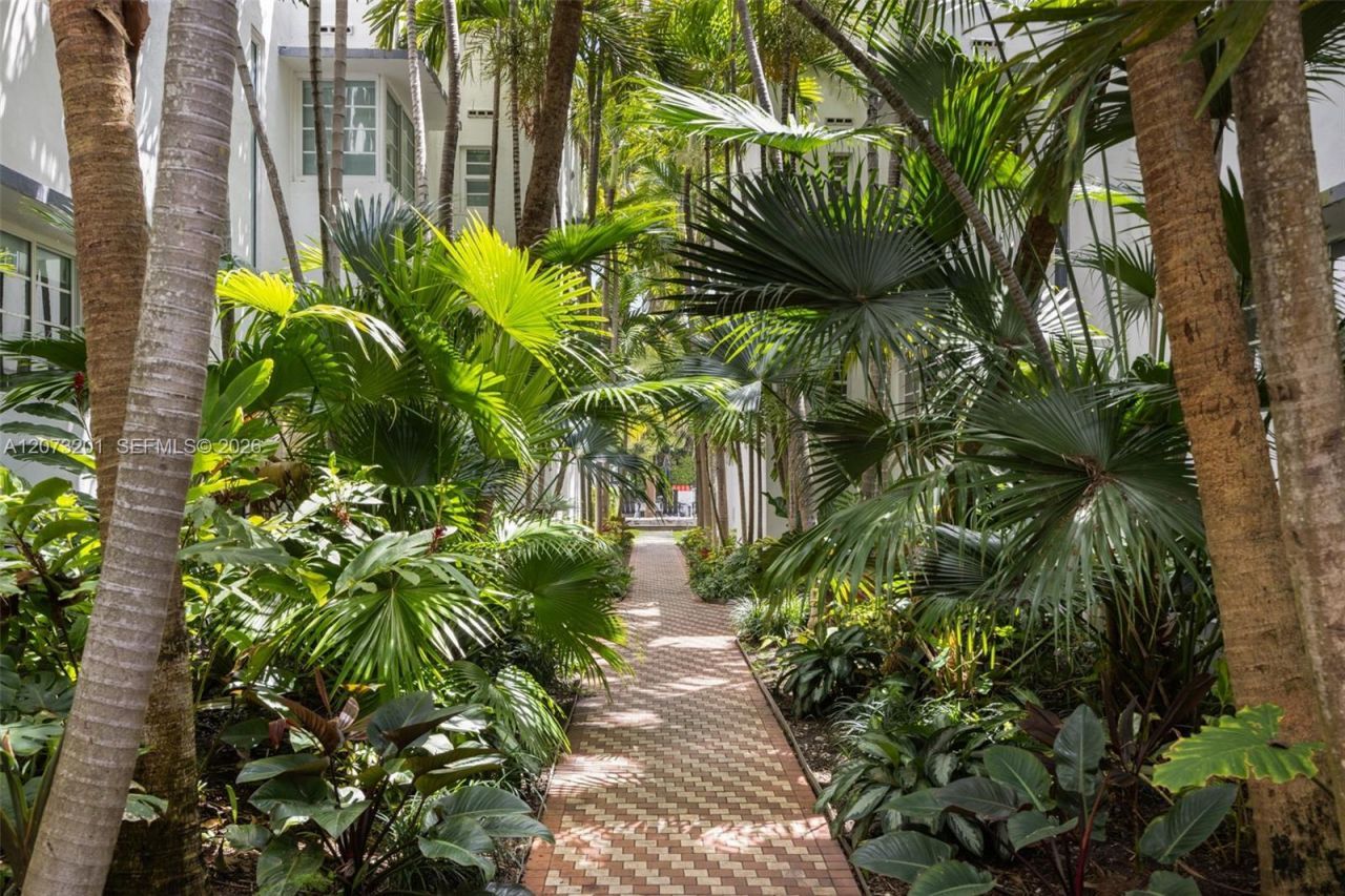 3915 N Meridian Ave , Unit 201, Miami Beach, FL 33140 Photo