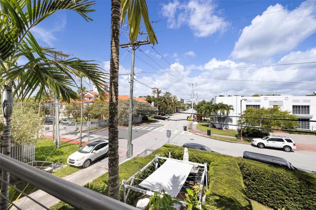 3915 N Meridian Ave , Unit 201, Miami Beach, FL 33140 Photo