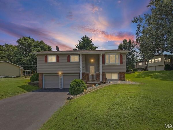3609 Valley Drive, Godfrey, IL 62035