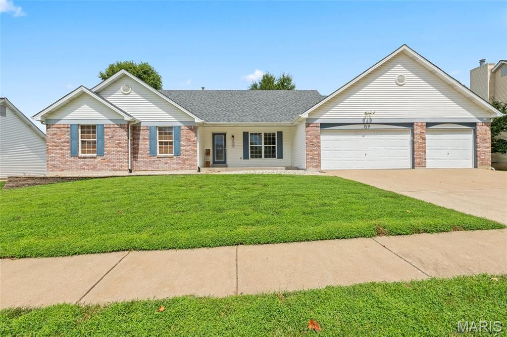 219 Waterford Crossing Drive, Dardenne Prairie, MO 63368 Main Photo