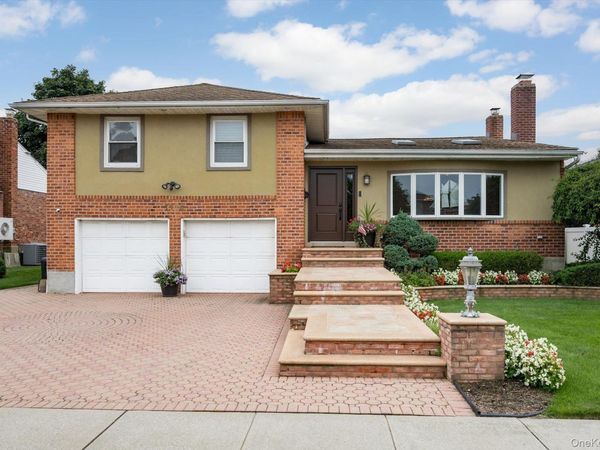 1118 Howard Drive , Westbury, NY 11590