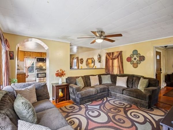 369 Queens Ct, Ridgewood, NJ 07450