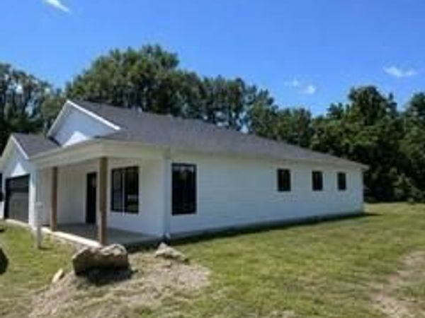 902 S Monroe Street, Lyndon, KS 66451
