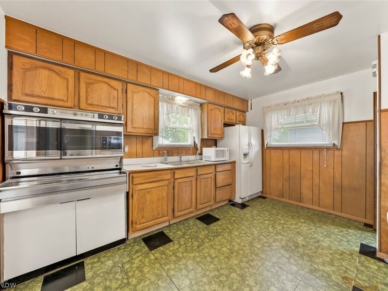 14577 N Gallatin Boulevard, Brook Park, OH 44142 Photo 11