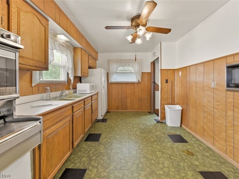 14577 N Gallatin Boulevard, Brook Park, OH 44142 Photo 12