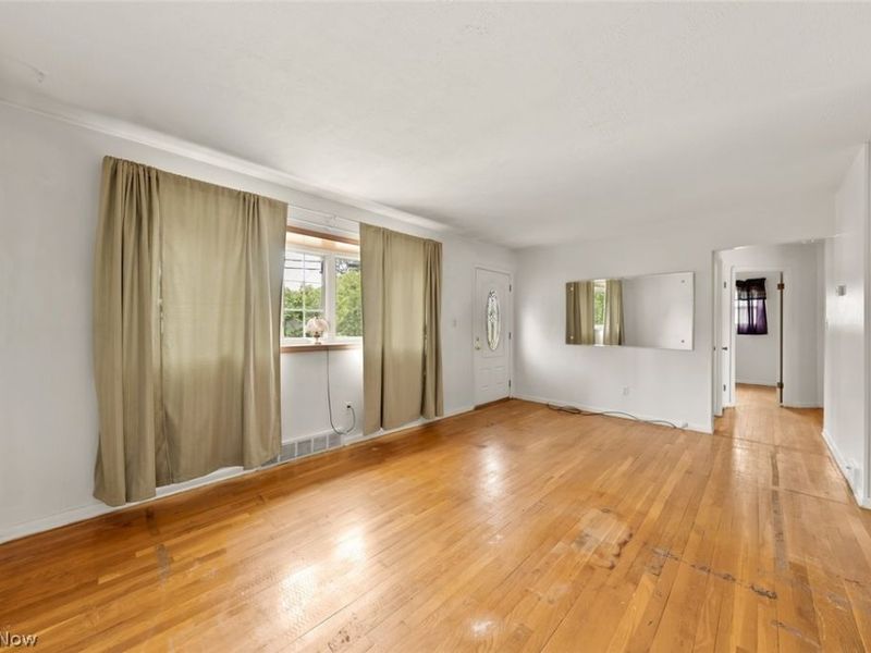 14577 N Gallatin Boulevard, Brook Park, OH 44142 Photo 5