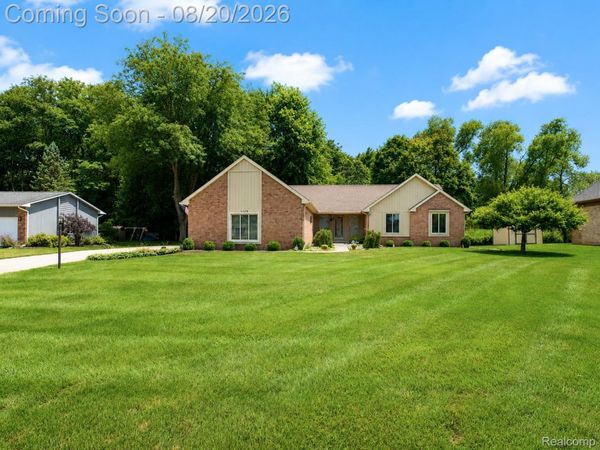 1129 S Lake Valley Drive, Fenton Township, Mi 48430