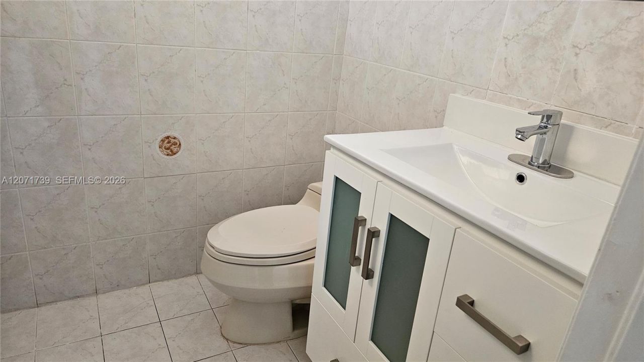 6758 NW 182nd St , Unit 101, Hialeah, FL 33015 Photo