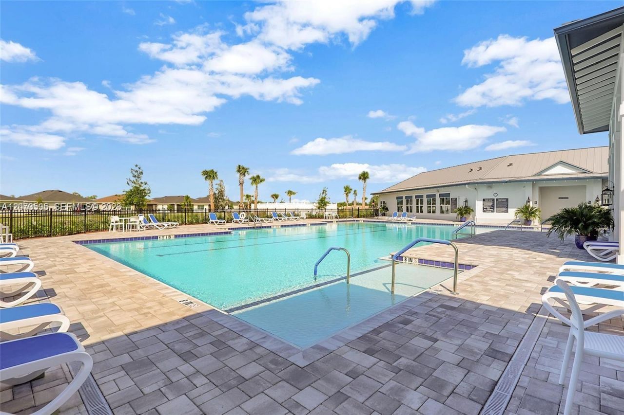 556 SE Mulberry Way, Port Saint Lucie, FL 34984 Photo