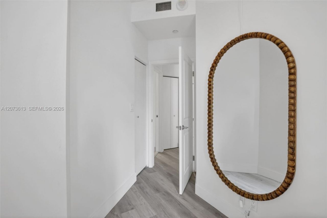 20185 E Country Club Dr , Unit 204, Aventura, FL 33180 Photo