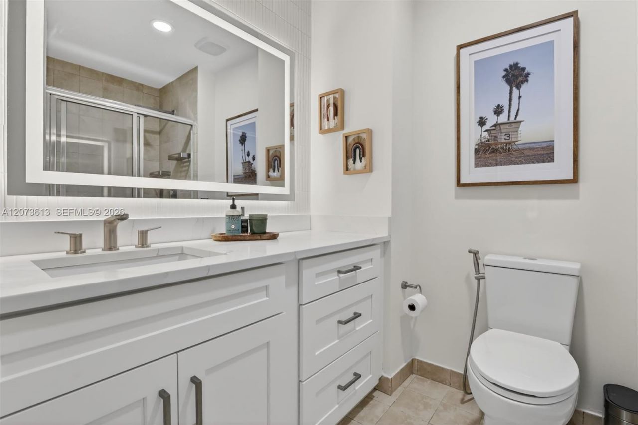 20185 E Country Club Dr , Unit 204, Aventura, FL 33180 Photo