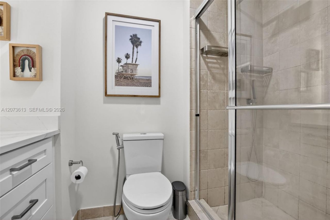 20185 E Country Club Dr , Unit 204, Aventura, FL 33180 Photo