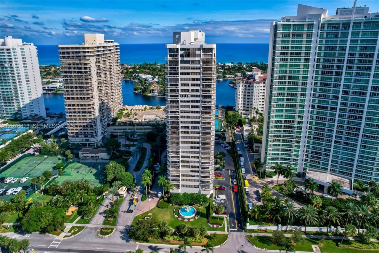 20185 E Country Club Dr , Unit 204, Aventura, FL 33180 Photo