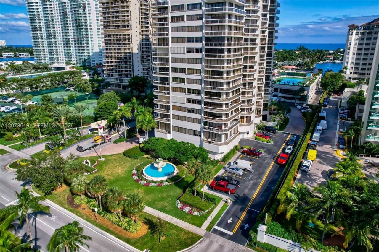 20185 E Country Club Dr , Unit 204, Aventura, FL 33180 Photo