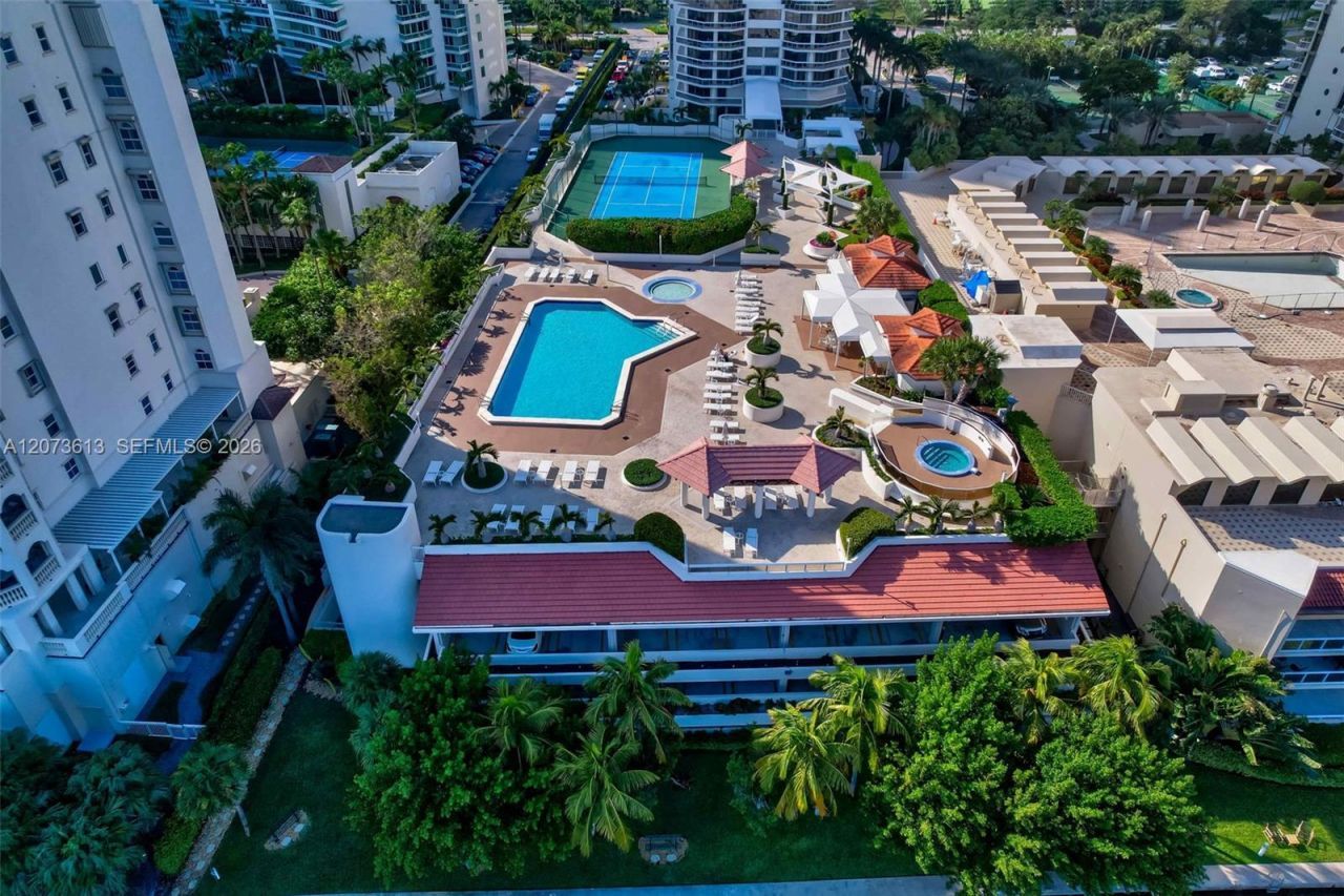 20185 E Country Club Dr , Unit 204, Aventura, FL 33180 Photo