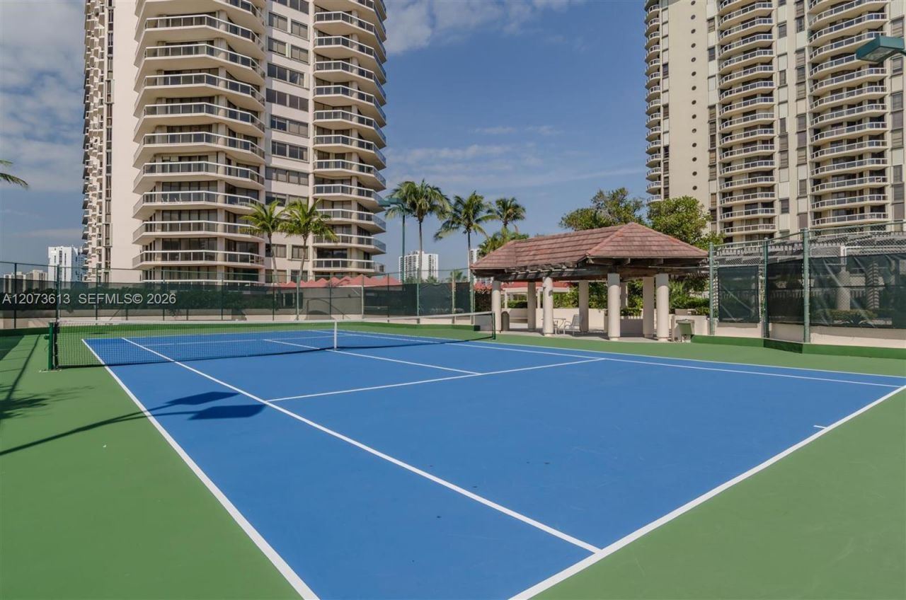 20185 E Country Club Dr , Unit 204, Aventura, FL 33180 Photo