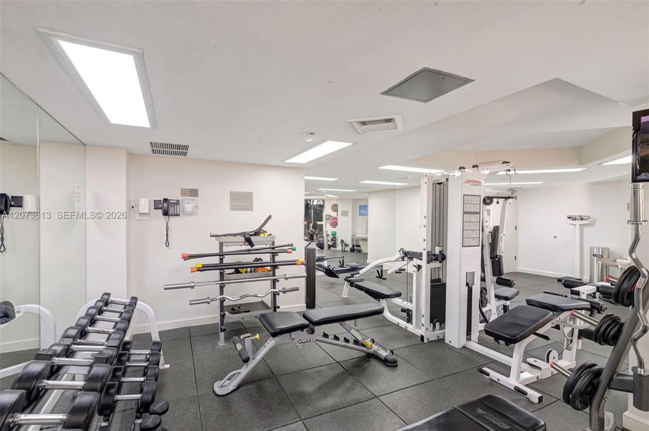 20185 E Country Club Dr , Unit 204, Aventura, FL 33180 Photo