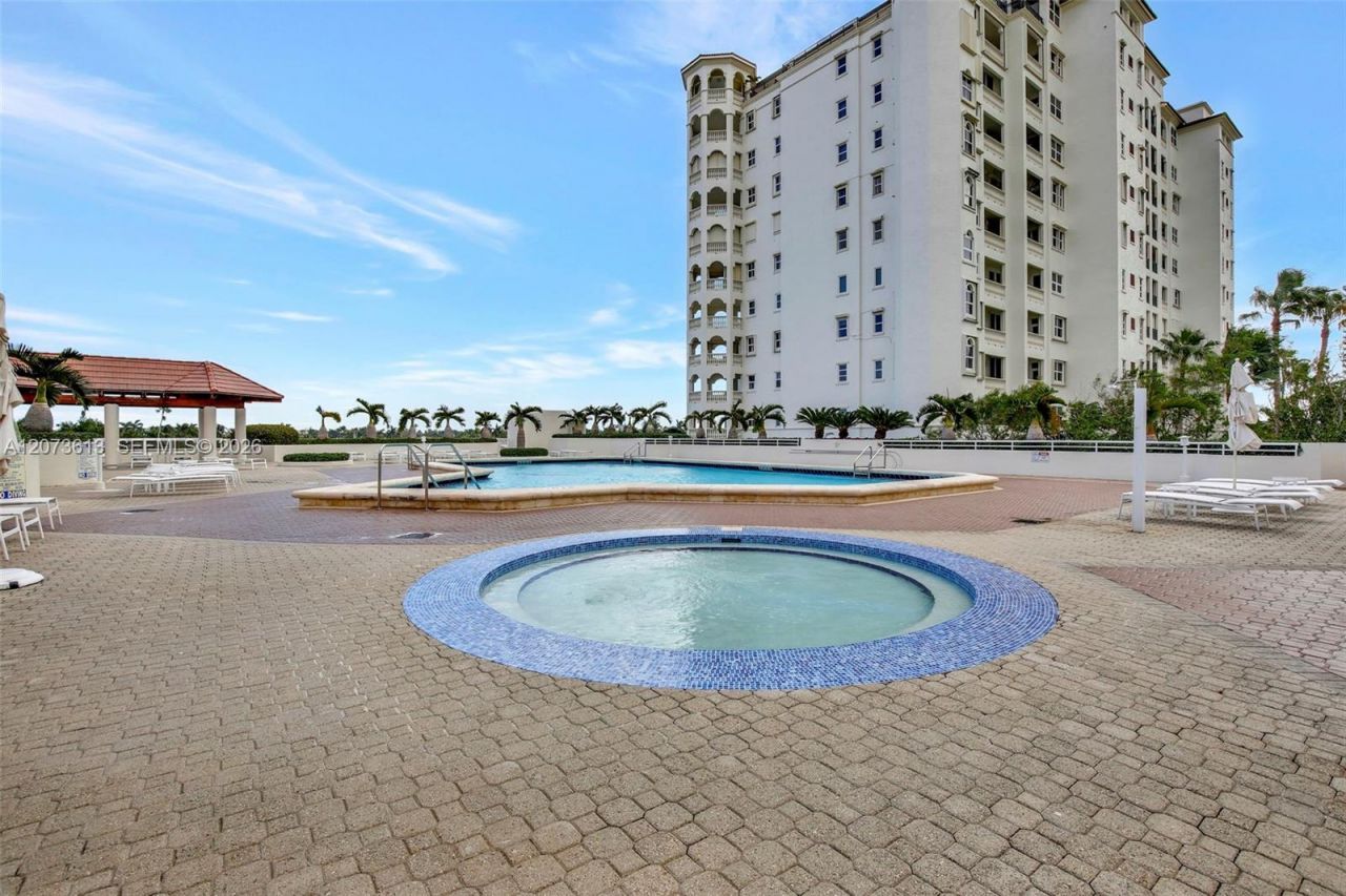 20185 E Country Club Dr , Unit 204, Aventura, FL 33180 Photo