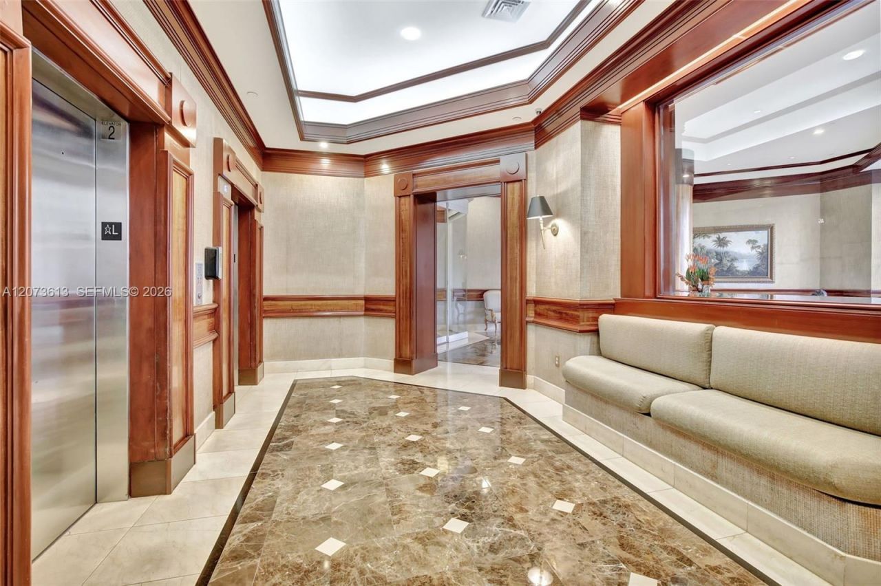 20185 E Country Club Dr , Unit 204, Aventura, FL 33180 Photo