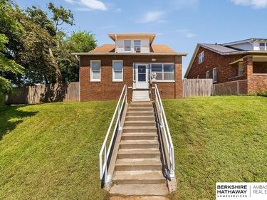 2718 F Street, Omaha, NE 68107