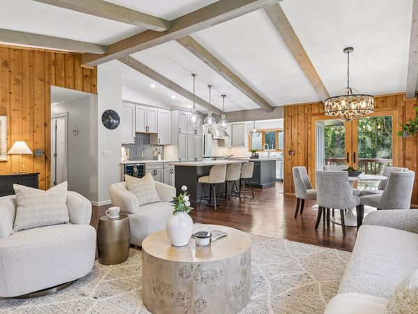 8249 Deer Pond Court N, Lake Elmo, MN 55042