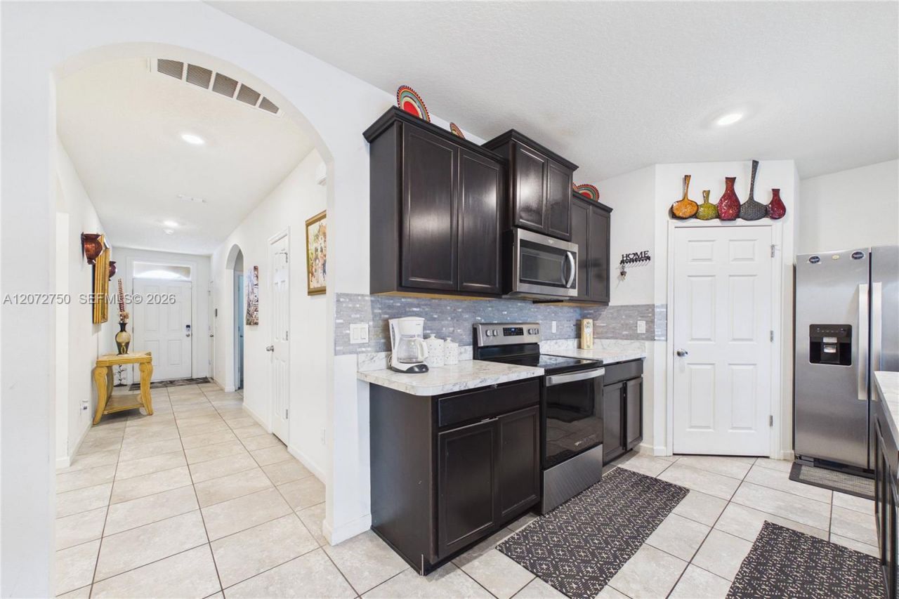 301 SE Volkerts Ter , Port Saint Lucie, FL 34983 Photo
