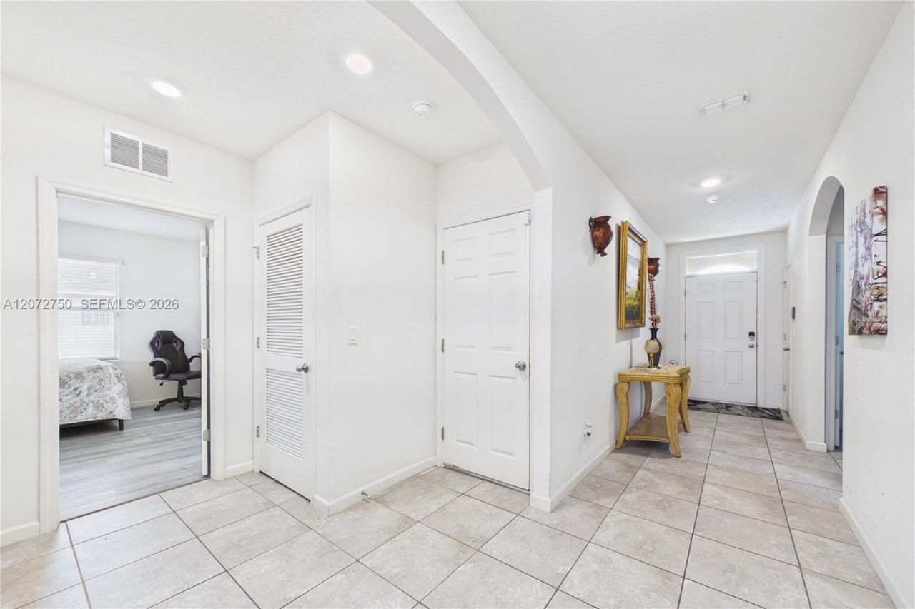 301 SE Volkerts Ter , Port Saint Lucie, FL 34983 Photo