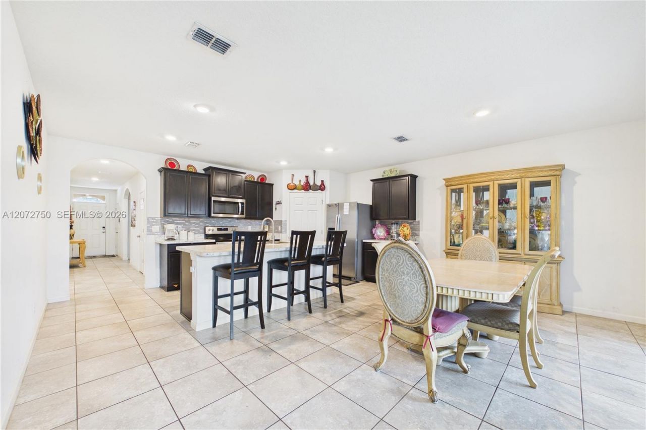 301 SE Volkerts Ter , Port Saint Lucie, FL 34983 Photo