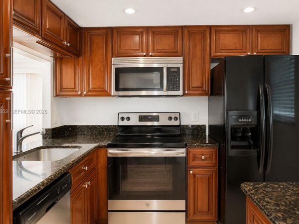 9230 Lagoon Pl, Unit 411, Davie, FL 33324