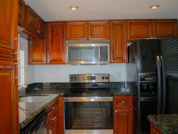 9230 Lagoon Pl , Unit 411, Davie, FL 33324