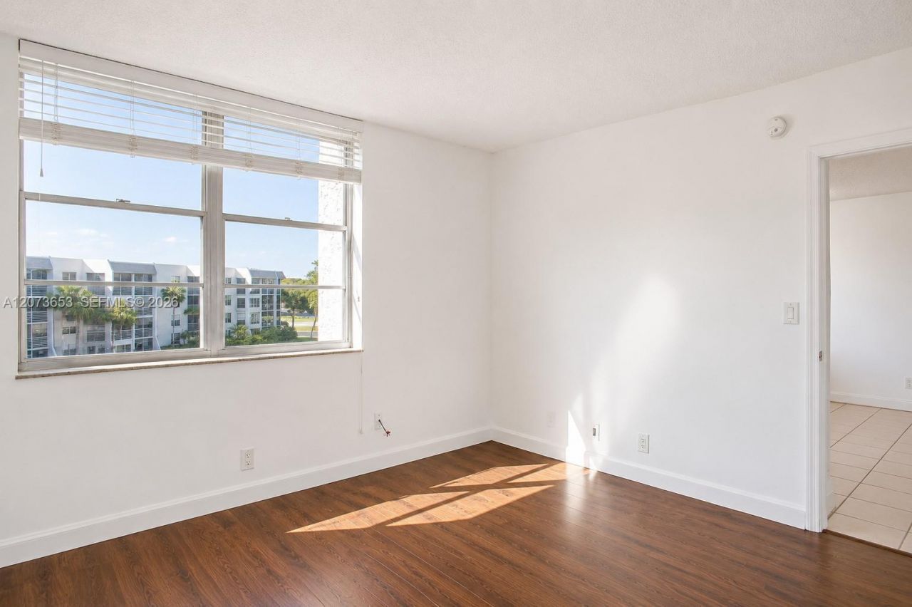 9230 Lagoon Pl, Unit 411, Davie, FL 33324 Photo