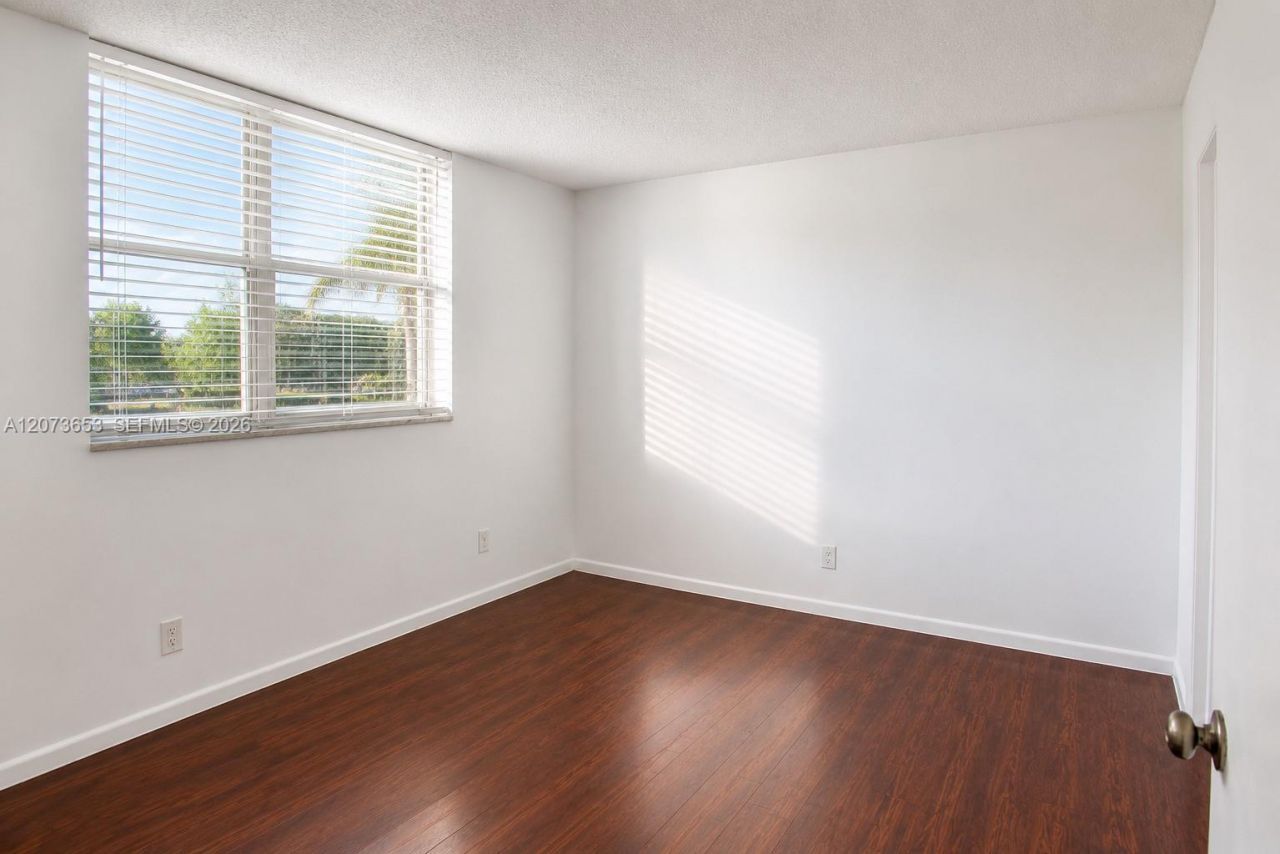 9230 Lagoon Pl, Unit 411, Davie, FL 33324 Photo