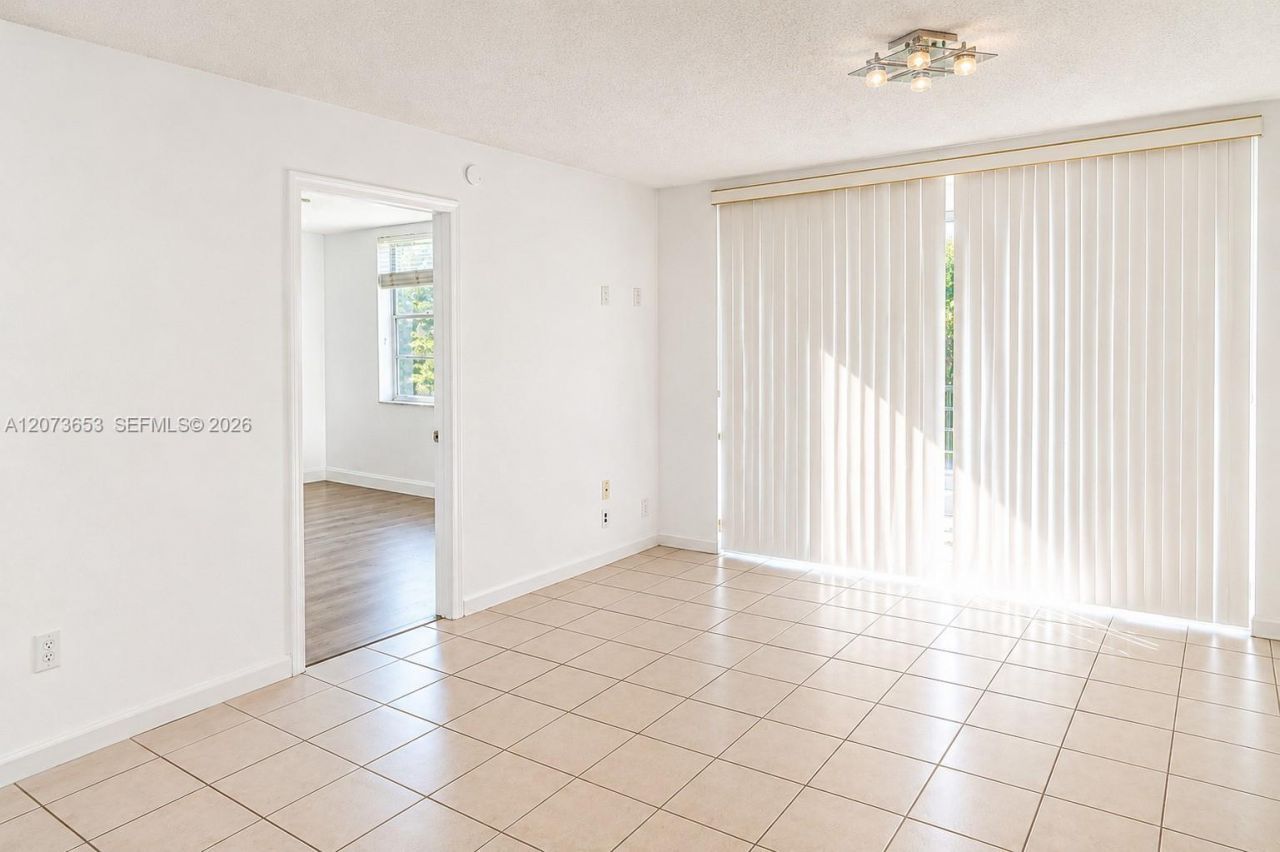 9230 Lagoon Pl, Unit 411, Davie, FL 33324 Photo