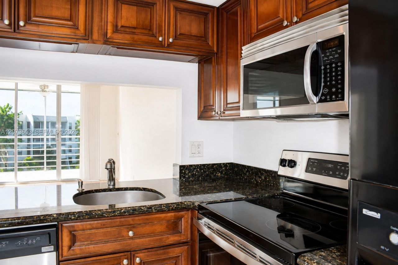 9230 Lagoon Pl, Unit 411, Davie, FL 33324 Photo