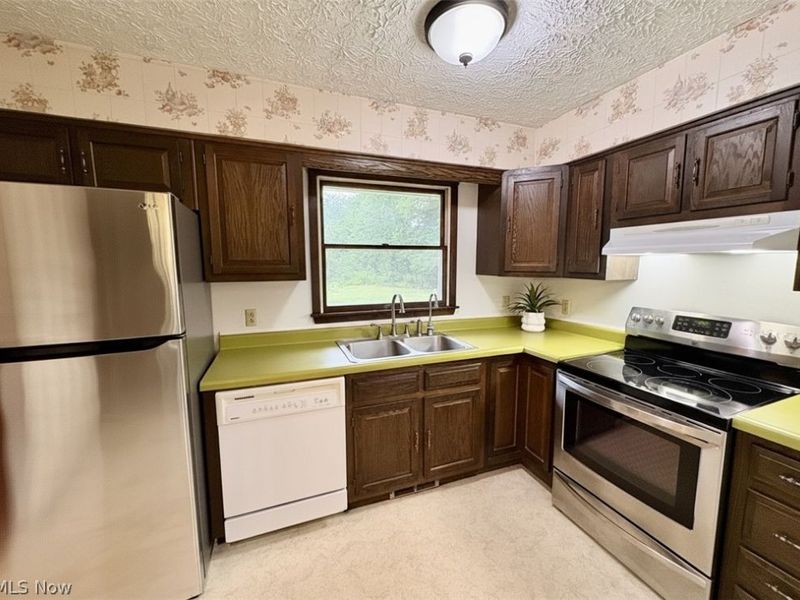 16481 Hart Road, Montville, OH 44064 Photo 10