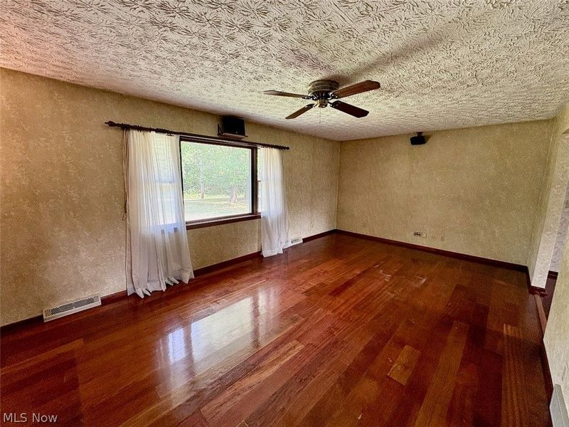 16481 Hart Road, Montville, OH 44064 Photo 4