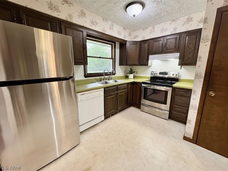 16481 Hart Road, Montville, OH 44064 Photo 9