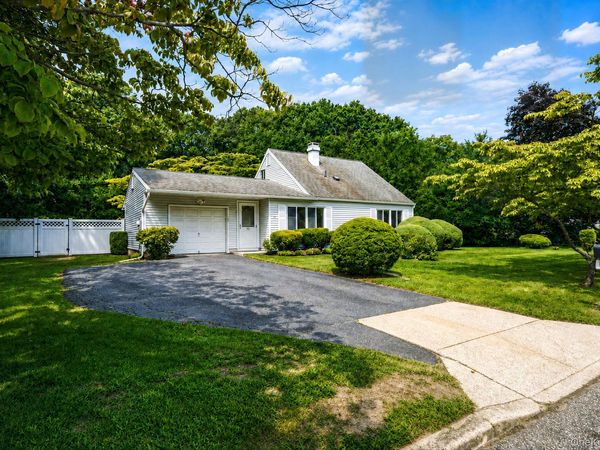 1050 Sipp Avenue , Medford, NY 11763