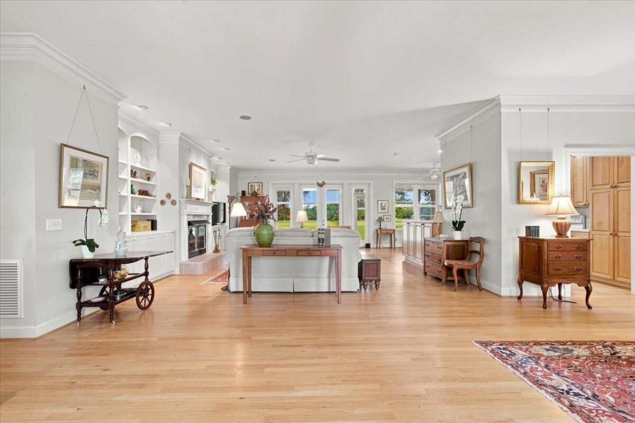 8618 Pope Landing Road Photo 10