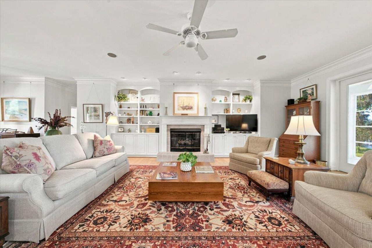 8618 Pope Landing Road Photo 12