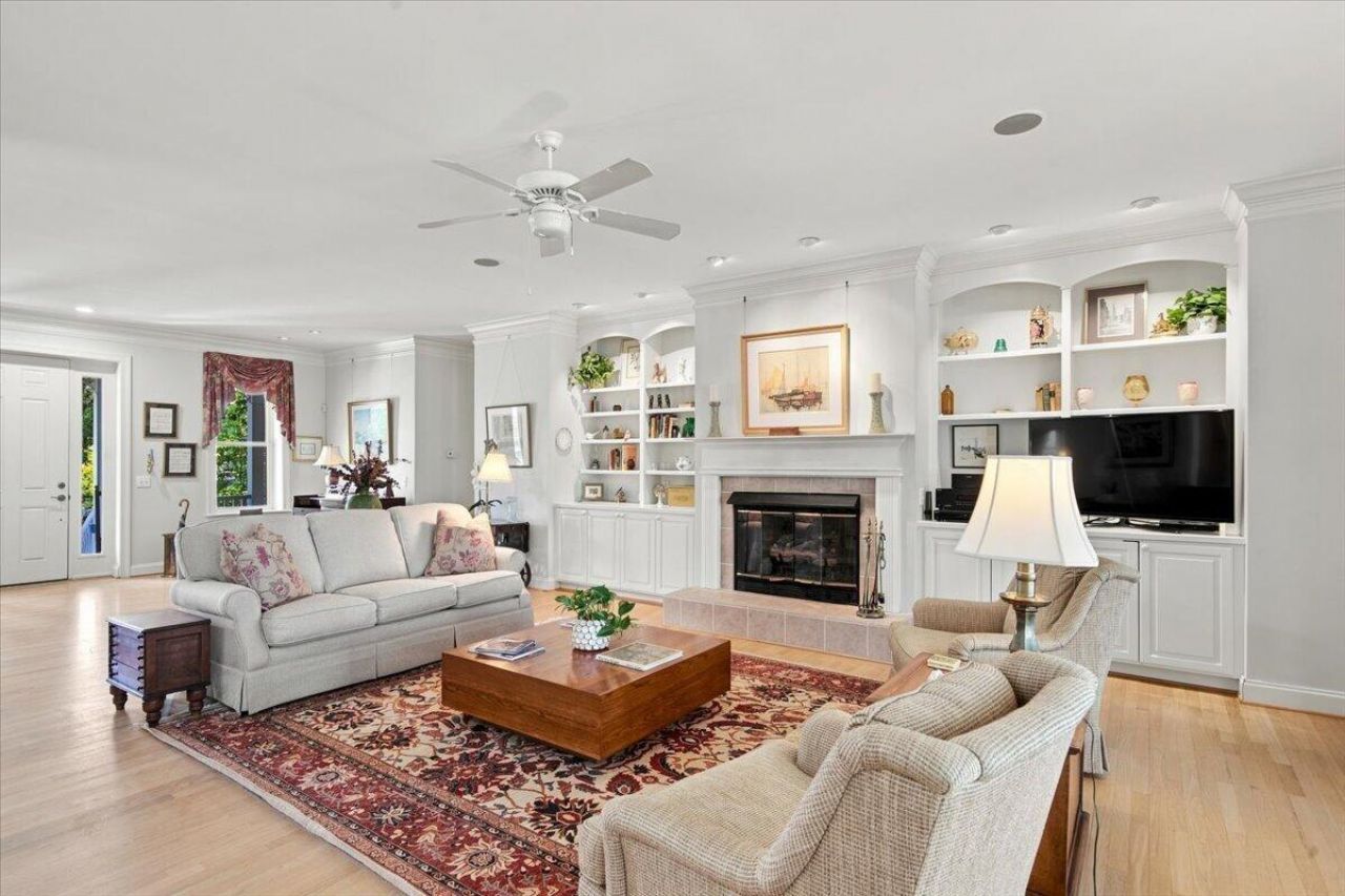 8618 Pope Landing Road Photo 13