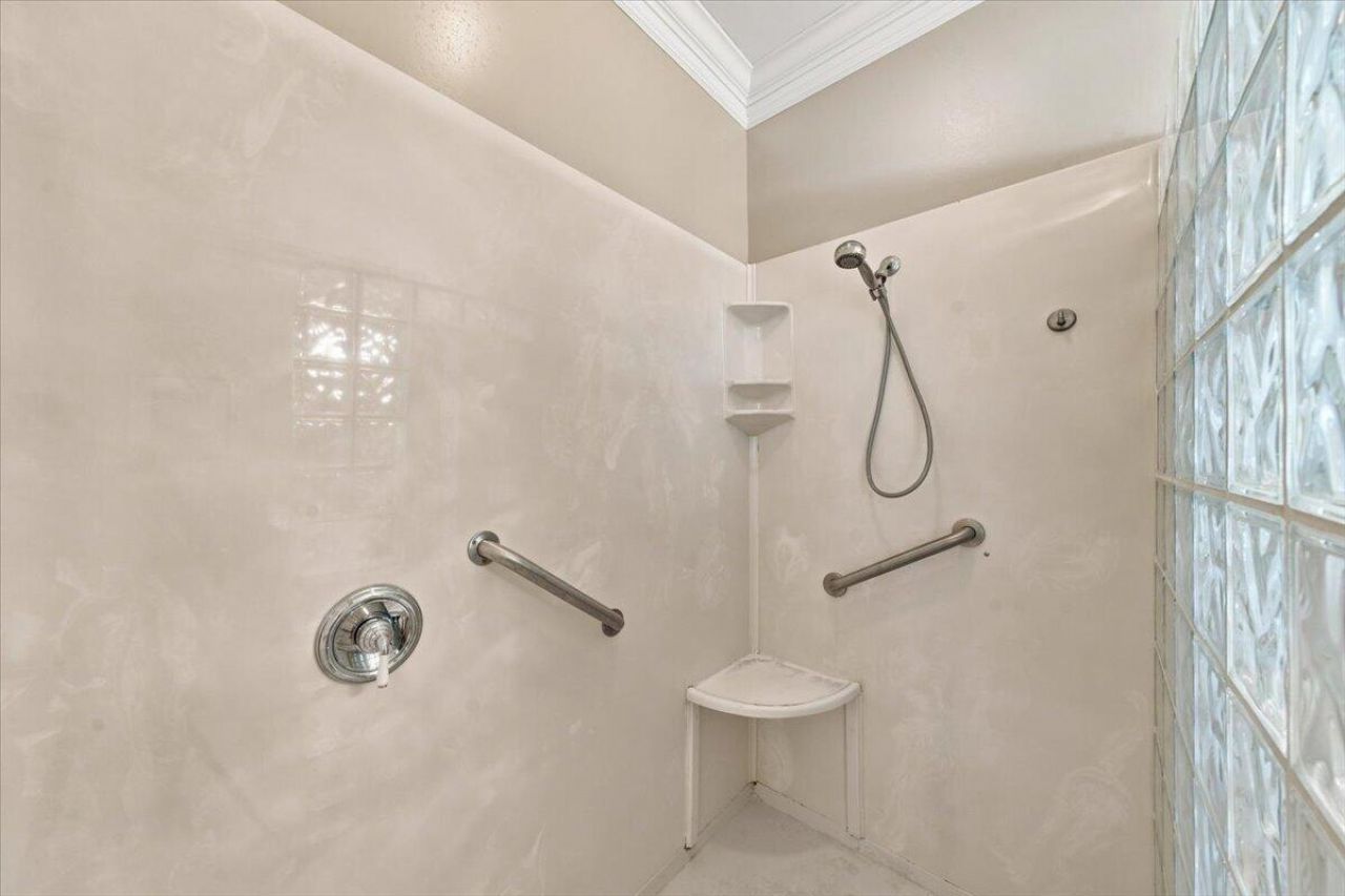 8618 Pope Landing Road Photo 19